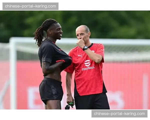 比赛突发:米兰德比中莱奥与对方后卫相撞,经队医处理后继续比赛