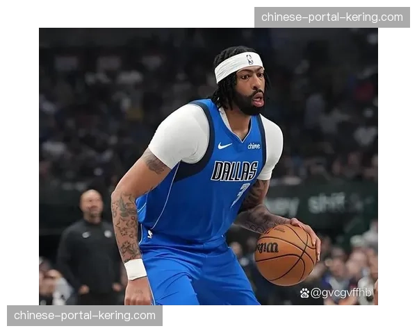 在2025-26赛季交易截止日前，戴维斯被独行侠交易至华盛顿奇才队